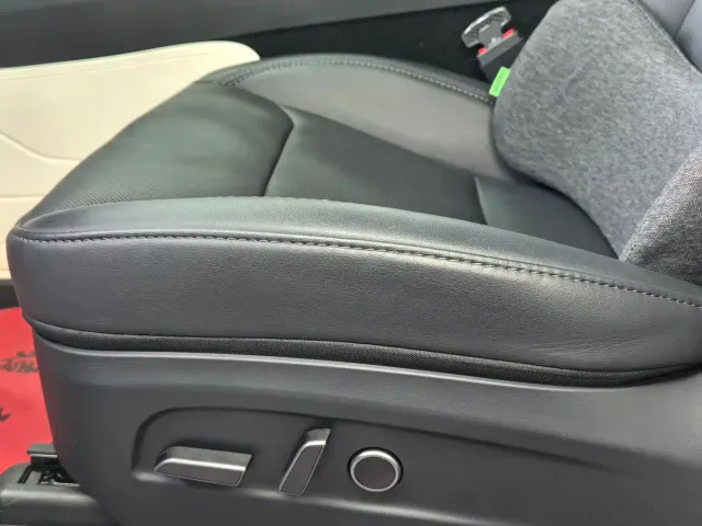 Tesla Model Y — Фото автомобиля 10