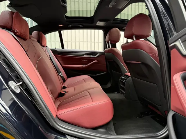 BMW 5 Series — Фото автомобиля 16
