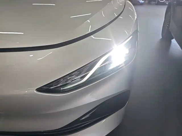 Roewe D7 — Фото автомобиля 23