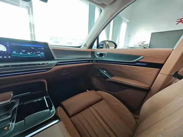 Hongqi H9 — Фото автомобиля 12