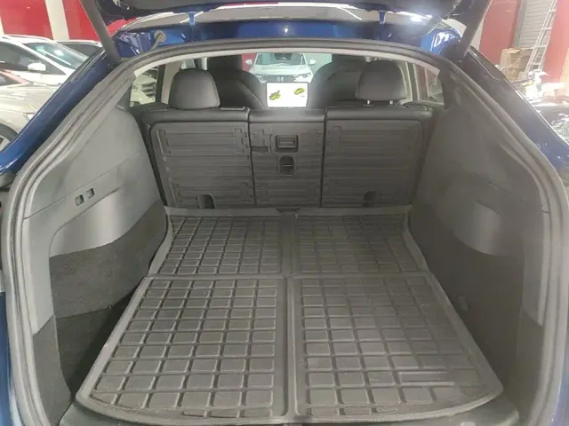 Tesla Model Y — Фото автомобиля 18