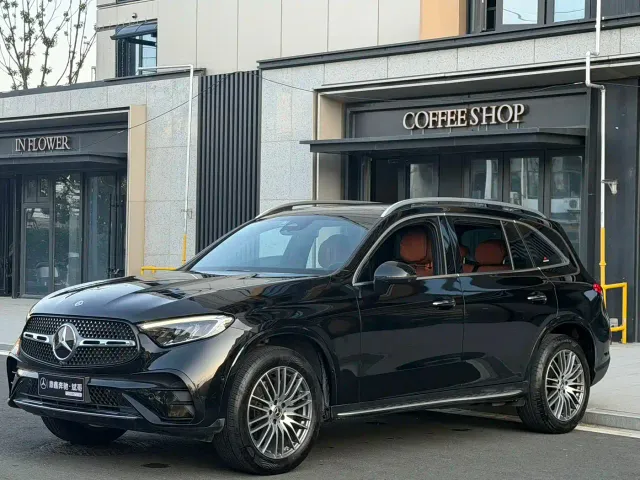 Фотография автомобиля — Mercedes-Benz GLC-Class
