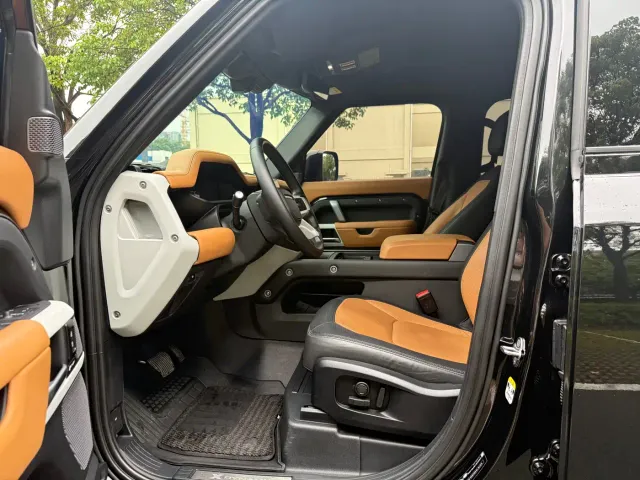 Land Rover Defender — Фото автомобиля 4
