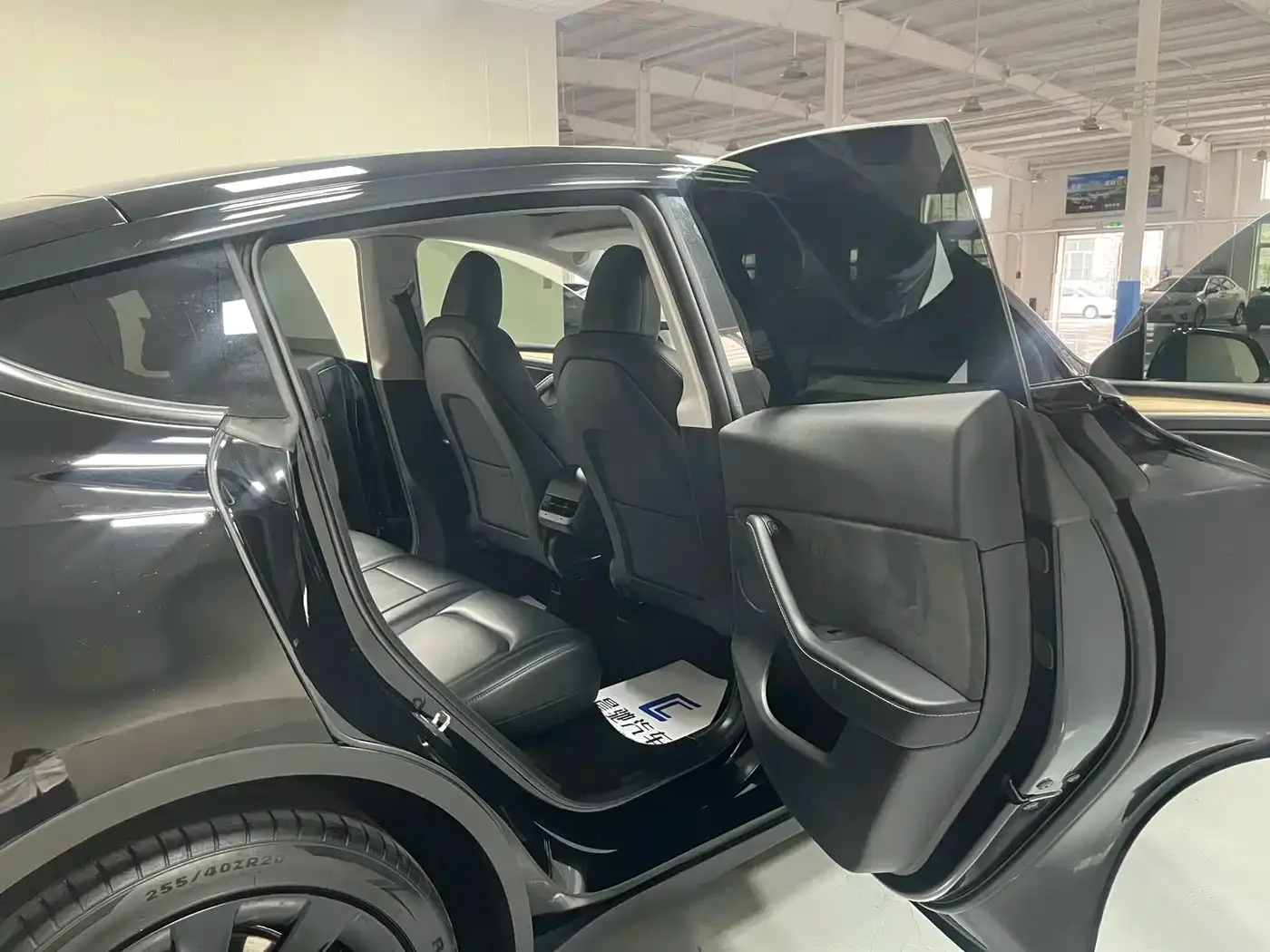 Tesla Model Y 2022 Facelift Rear-Wheel Drive Version — Фото автомобиля 11