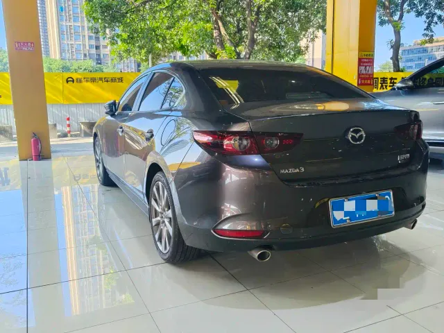 Mazda Axela — Фото автомобиля 4