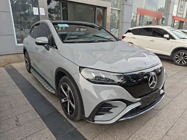 Mercedes-Benz EQE SUV — Фото автомобиля 3