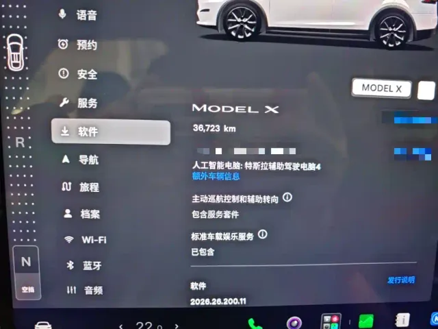 Tesla Model X — Фото автомобиля 11