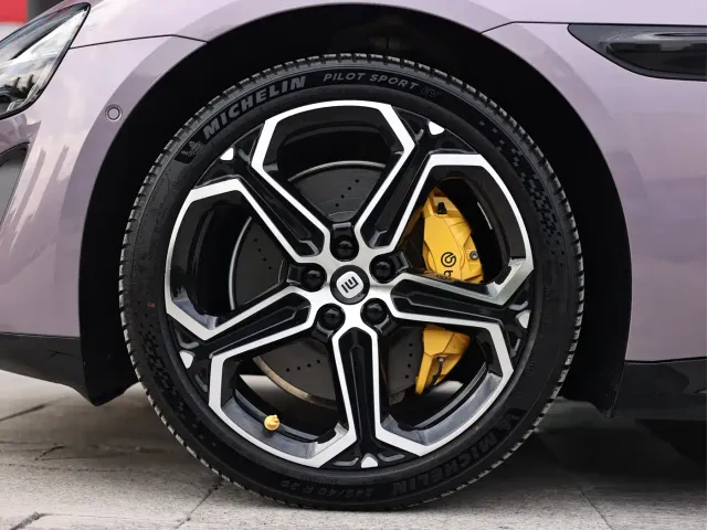 Xiaomi SU7 — Фото автомобиля 8
