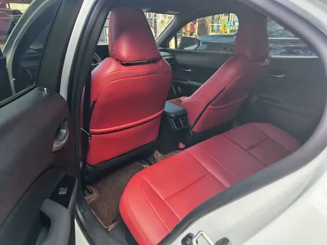 Lexus UX — Фото автомобиля 4
