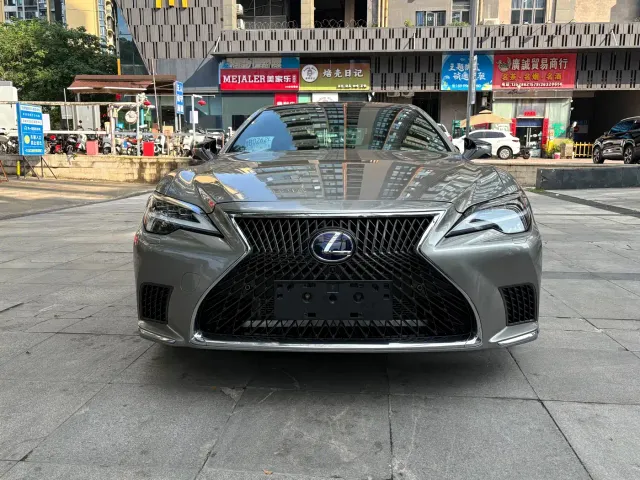 Lexus LS — Фото автомобиля 2