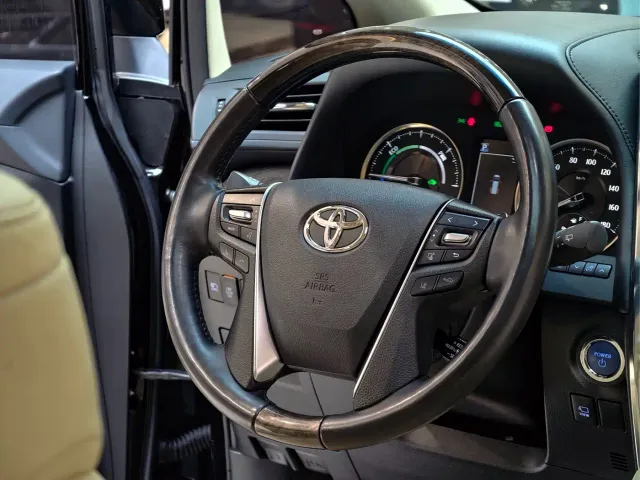 Toyota Vellfire — Фото автомобиля 16