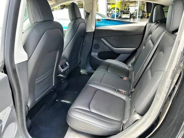 Tesla Model Y — Фото автомобиля 12