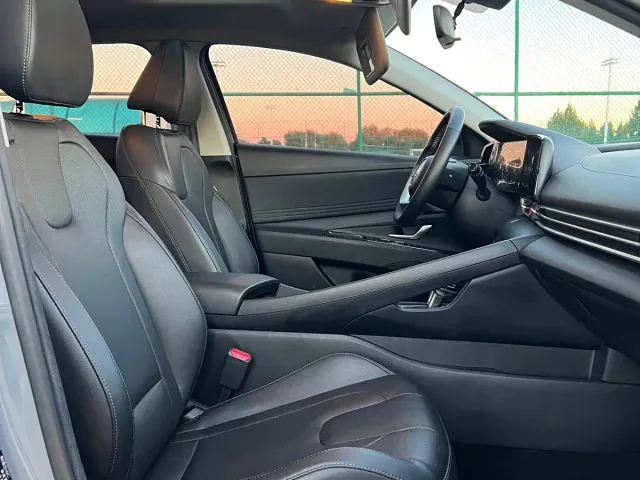 Hyundai Elantra — Фото автомобиля 8
