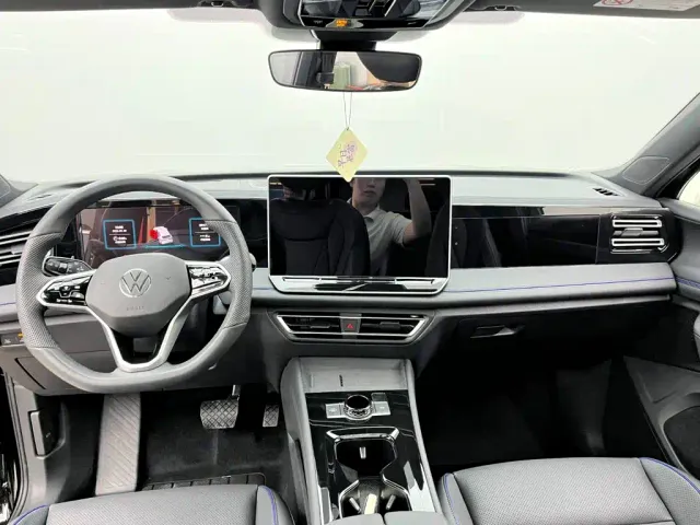 Volkswagen Tiguan L — Фото автомобиля 9