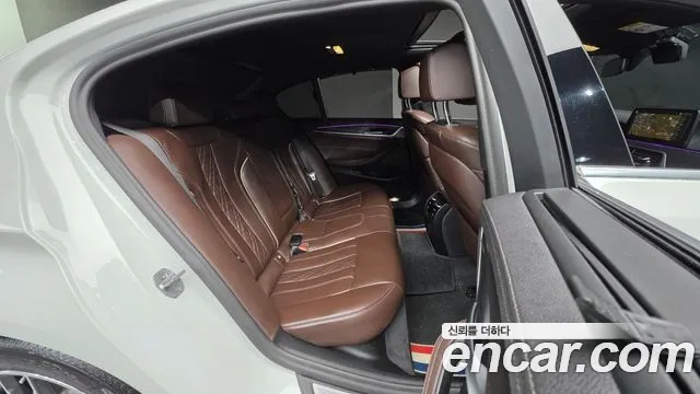 BMW 5 Series G30 — Фото автомобиля 19