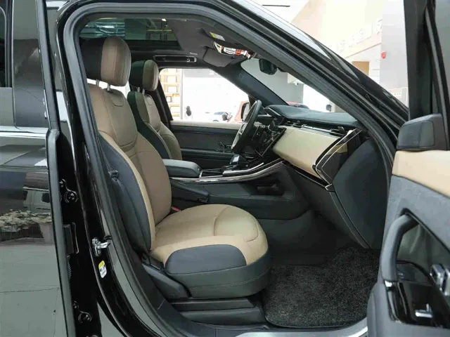 Land Rover Range Rover Sport — Фото автомобиля 12