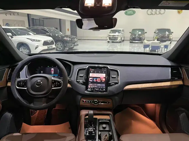 Volvo XC90 — Фото автомобиля 6