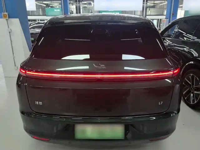 Li Auto L7 — Фото автомобиля 5