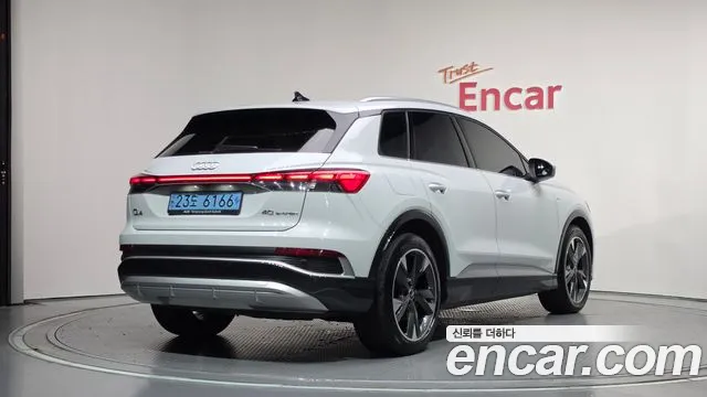 Audi Q4 e-tron — Фото автомобиля 2