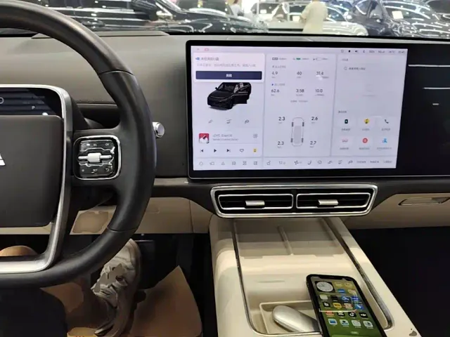 Li Auto L8 — Фото автомобиля 9