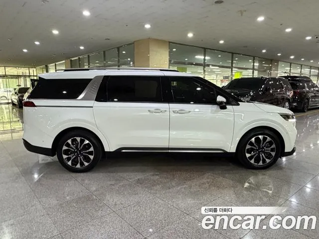 Kia Canival — Фото автомобиля 5