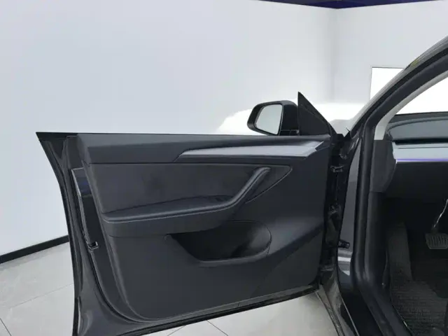 Tesla Model Y — Фото автомобиля 7