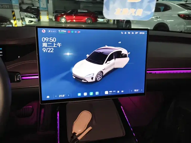 Xiaomi SU7 — Фото автомобиля 12