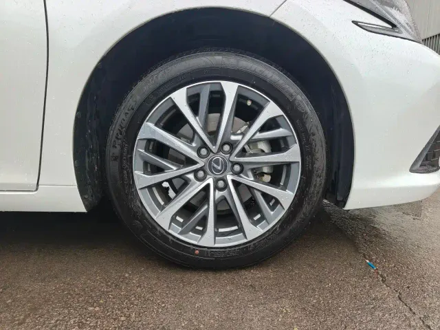 Lexus ES — Фото автомобиля 16