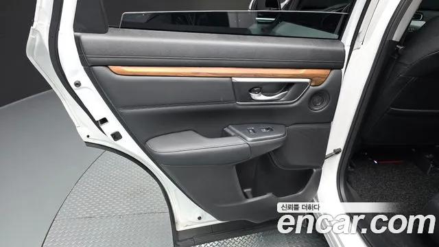 Honda CR-V Generation 5 — Фото автомобиля 25