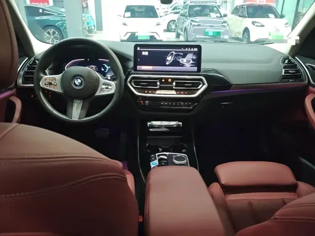 BMW iX3 — Фото автомобиля 9