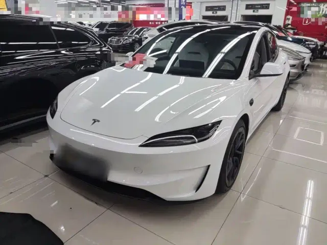 Фотография автомобиля — Tesla Model 3