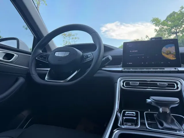 Geely Emgrand — Фото автомобиля 7