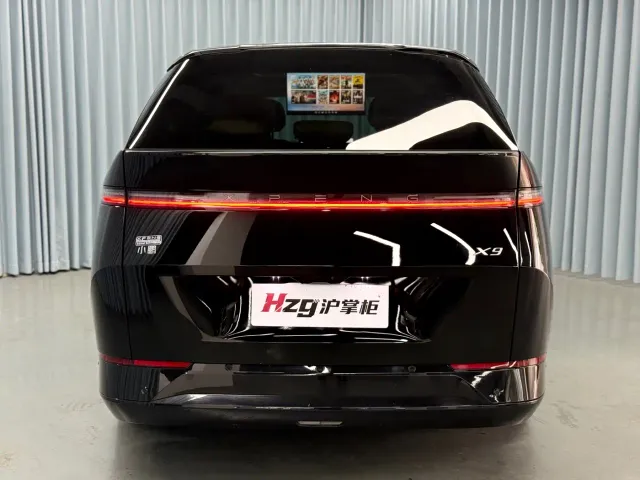 Xpeng X9 — Фото автомобиля 9