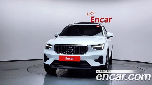 Вольво XC40 B4 Ultra Bright — Фото автомобиля 3