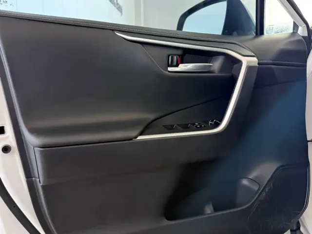 Toyota RAV4 — Фото автомобиля 8
