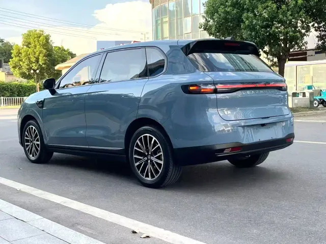 Leapmotor B10 — Фото автомобиля 9