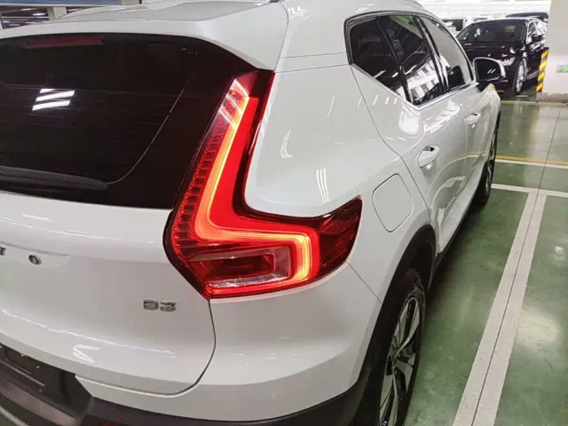Volvo XC40 — Фото автомобиля 7