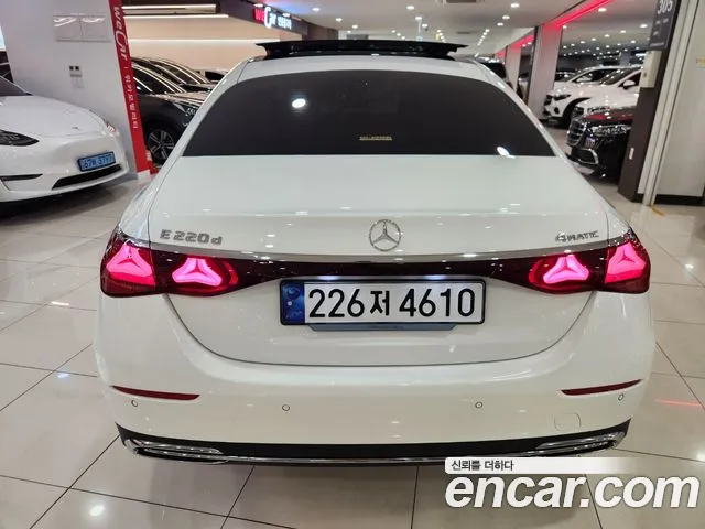 Mercedes-Benz E-Class — Фото автомобиля 4