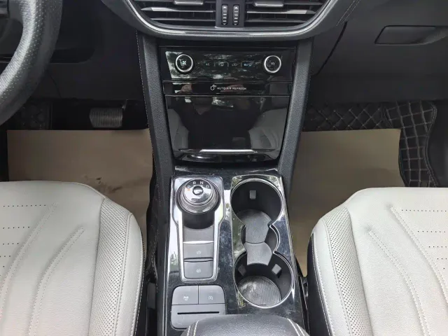 Ford Escape — Фото автомобиля 13
