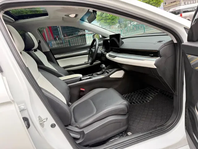 Geely Emgrand L — Фото автомобиля 9