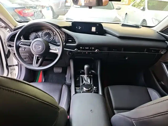 Mazda Axela — Фото автомобиля 9
