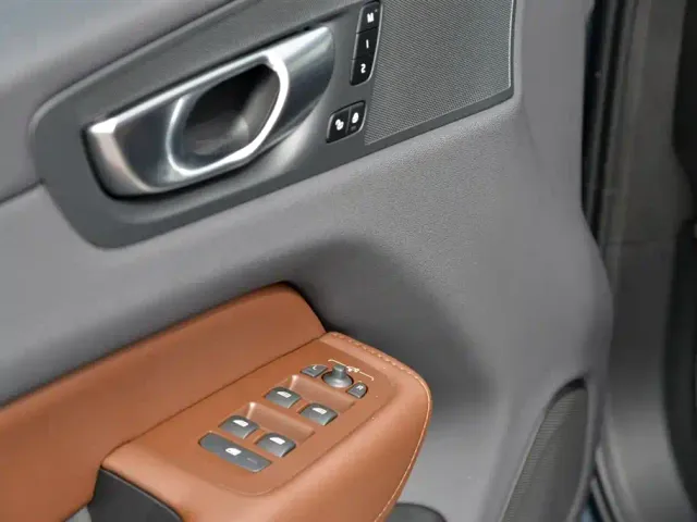 Volvo XC60 — Фото автомобиля 15