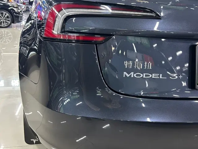 Tesla Model 3 — Фото автомобиля 9