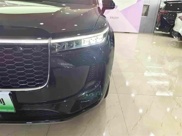 Li Auto ONE — Фото автомобиля 11