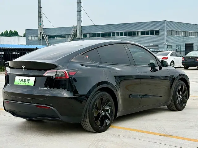 Tesla Model Y — Фото автомобиля 5