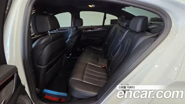 BMW 5 Series G30 — Фото автомобиля 11