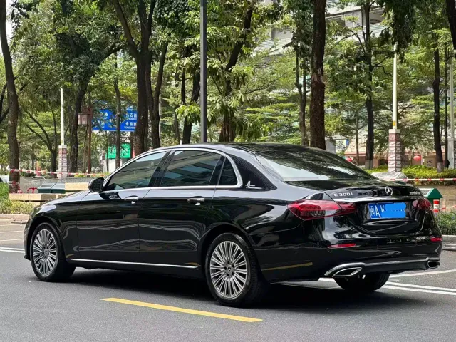 Mercedes-Benz E-Class — Фото автомобиля 4
