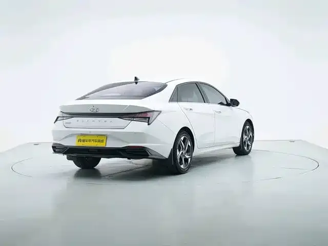 Hyundai Elantra — Фото автомобиля 4