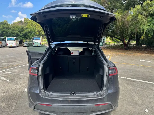 Tesla Model Y — Фото автомобиля 16