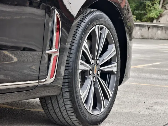 Hongqi Hongqi H9 2024 2.0T Qi Chang Private Fashion Edition — Фото автомобиля 15
